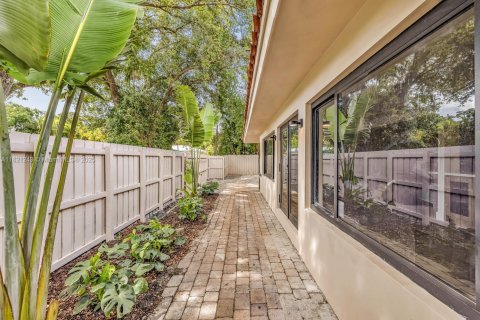 House in Miami Shores, Florida 3 bedrooms, 163.32 sq.m. № 1796982 - photo 3