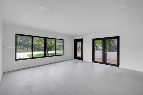 House in Miami Shores, Florida 3 bedrooms, 163.32 sq.m. № 1796982 - photo 5