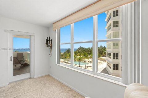 Condo in Miami Beach, Florida, 1 bedroom  № 1828731 - photo 5