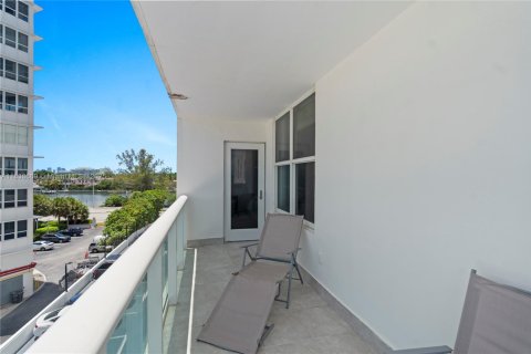Condo in Miami Beach, Florida, 1 bedroom  № 1828731 - photo 4