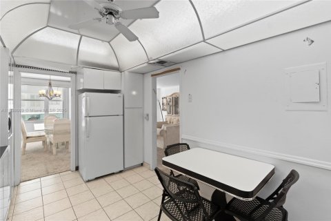 Condo in Miami Beach, Florida, 1 bedroom  № 1828731 - photo 17