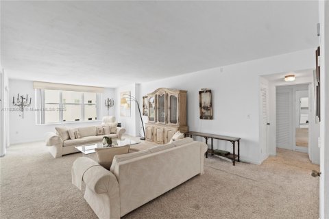 Condo in Miami Beach, Florida, 1 bedroom  № 1828731 - photo 9