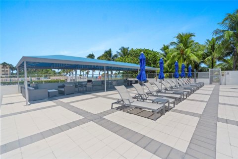 Condo in Miami Beach, Florida, 1 bedroom  № 1828731 - photo 30