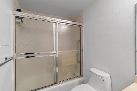 Condo in Miami Beach, Florida, 1 bedroom  № 1828731 - photo 20