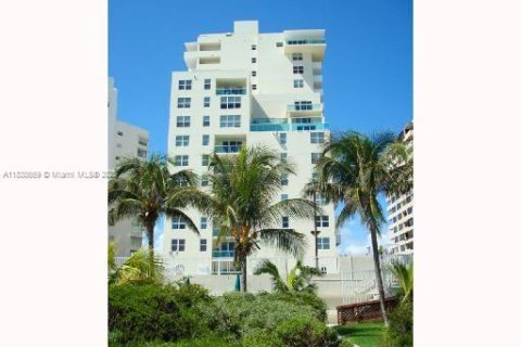 Condo in Miami Beach, Florida, 1 bedroom  № 1828731 - photo 1