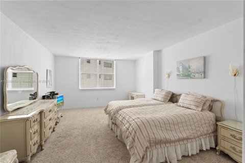 Condo in Miami Beach, Florida, 1 bedroom  № 1828731 - photo 21