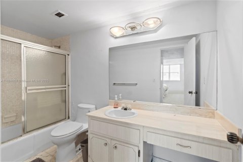 Condo in Miami Beach, Florida, 1 bedroom  № 1828731 - photo 19