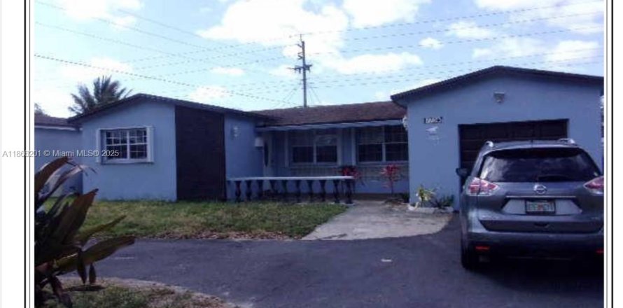 House in Miramar, Florida 3 bedrooms, 163.04 sq.m. № 1893554