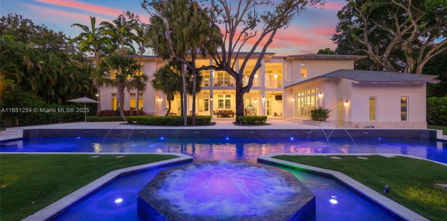 Villa ou maison à Pinecrest, Floride 8 chambres, 1080.08 m2 № 1871769