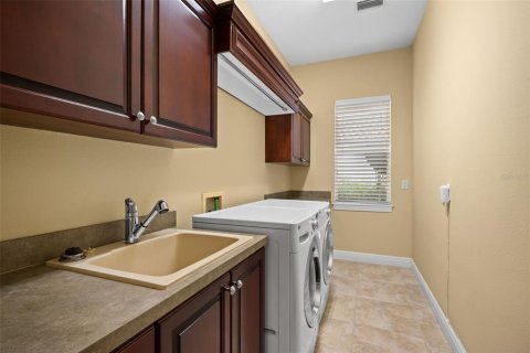 Casa en venta en Tampa, Florida, 4 dormitorios, 400.5 m2 № 2425333 - foto 30