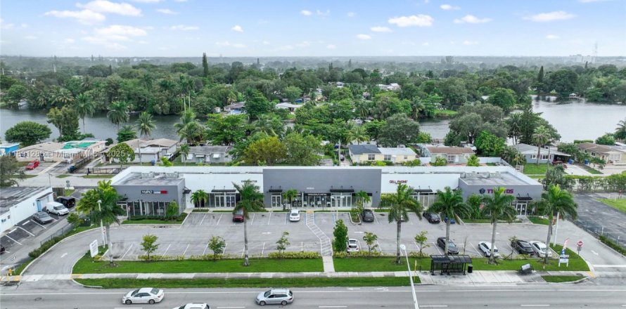 Immobilier commercial à Pembroke Park, Floride № 2016842