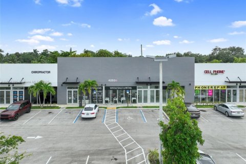 Immobilier commercial à vendre à Pembroke Park, Floride № 2016842 - photo 6