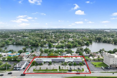 Immobilier commercial à vendre à Pembroke Park, Floride № 2016842 - photo 2