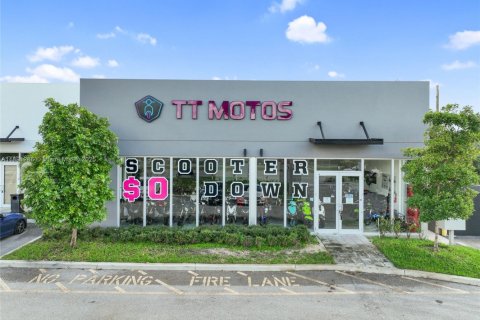 Immobilier commercial à vendre à Pembroke Park, Floride № 2016842 - photo 7