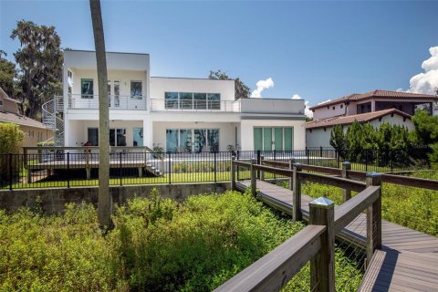 House in Winter Garden, Florida 3 bedrooms, 330.45 sq.m. № 1853708 - photo 1