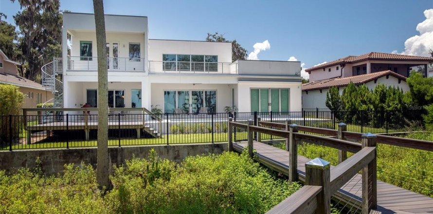 House in Winter Garden, Florida 3 bedrooms, 330.45 sq.m. № 1853708