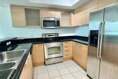 Condo in Hollywood, Florida, 2 bedrooms  № 1920224 - photo 3