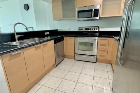 Condo in Hollywood, Florida, 2 bedrooms  № 1920224 - photo 4