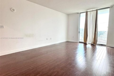 Condo in Hollywood, Florida, 2 bedrooms  № 1920224 - photo 6