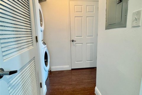 Condo in Hollywood, Florida, 2 bedrooms  № 1920224 - photo 7