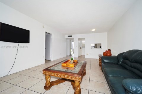 Condo in Aventura, Florida, 1 bedroom № 2152458 - photo 8