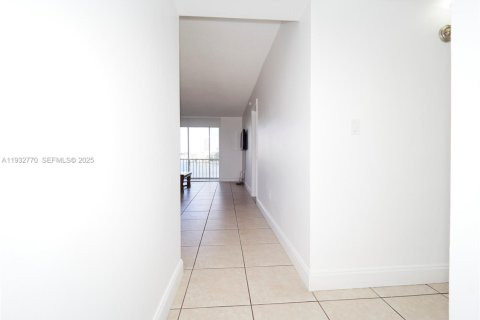 Condo in Aventura, Florida, 1 bedroom № 2152458 - photo 4