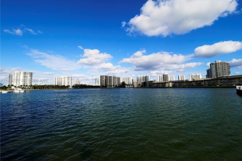 Condo in Aventura, Florida, 1 bedroom № 2152458