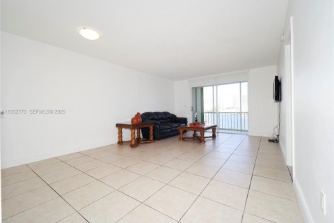Condo in Aventura, Florida, 1 bedroom № 2152458 - photo 13
