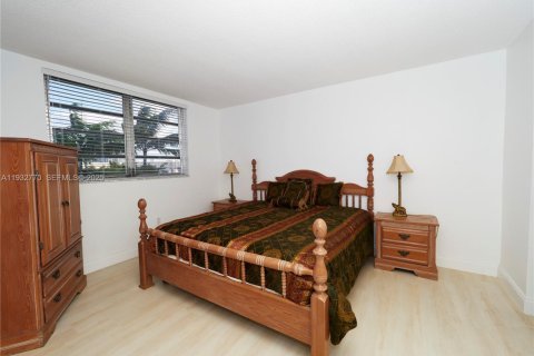 Condo in Aventura, Florida, 1 bedroom № 2152458 - photo 18