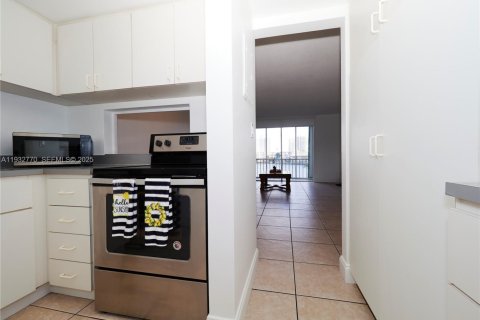 Condo in Aventura, Florida, 1 bedroom № 2152458 - photo 5