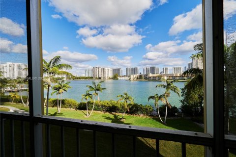 Condo in Aventura, Florida, 1 bedroom № 2152458 - photo 25