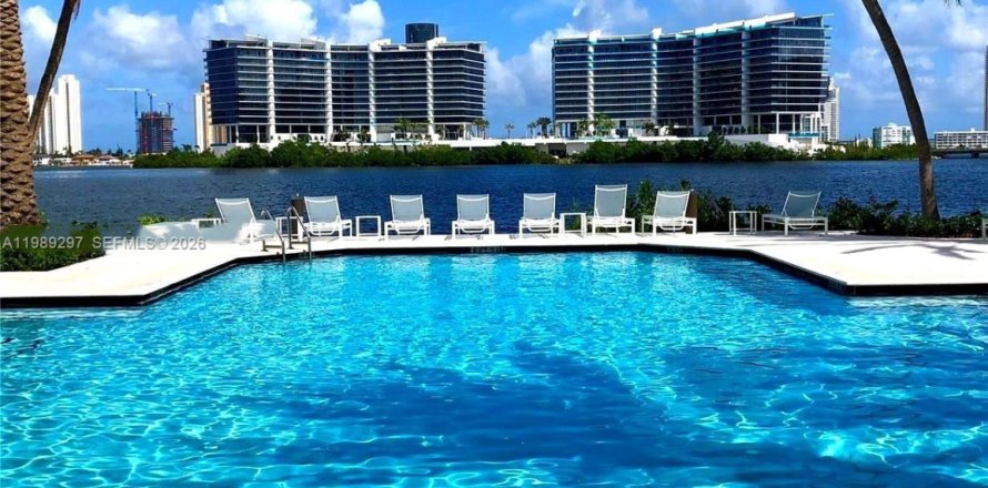 Кондоминиум с 2 спальнями в Авентура, Флорида № 2051772