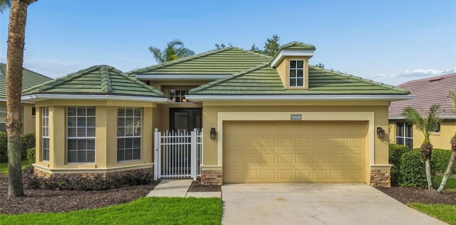 House in Dade City, Florida 2 bedrooms, 165.64 sq.m. № 2147746