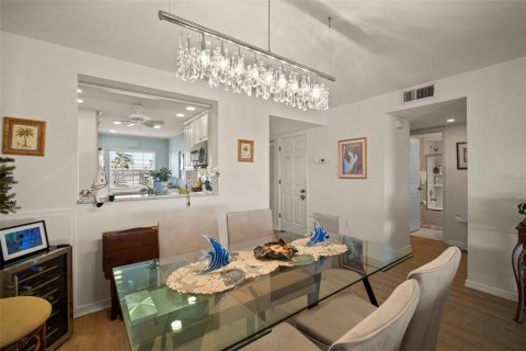 Condo in Bradenton, Florida, 2 bedrooms  № 1585728 - photo 12