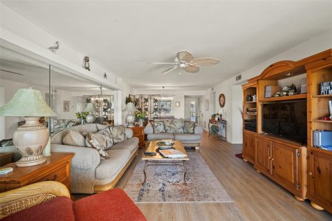 Condo in Bradenton, Florida, 2 bedrooms  № 1585728 - photo 15