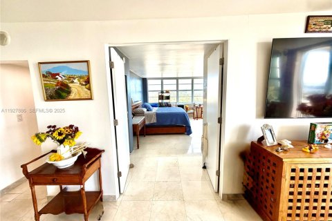 Condominio en venta en North Miami, Florida, 2 dormitorios, 110.37 m2 № 1988146 - foto 15