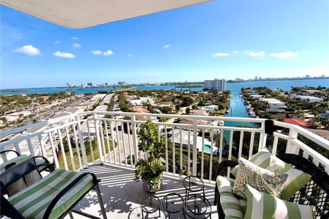 Condominio en venta en North Miami, Florida, 2 dormitorios, 110.37 m2 № 1988146 - foto 7