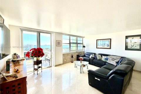 Condominio en venta en North Miami, Florida, 2 dormitorios, 110.37 m2 № 1988146 - foto 14