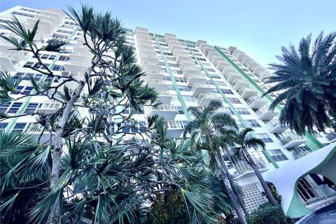 Condominio en venta en North Miami, Florida, 2 dormitorios, 110.37 m2 № 1988146 - foto 10