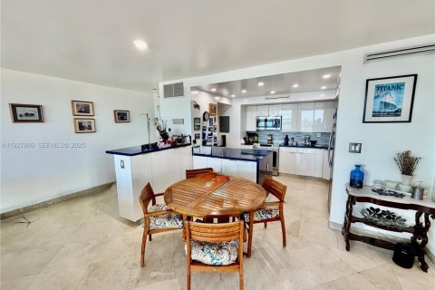 Condominio en venta en North Miami, Florida, 2 dormitorios, 110.37 m2 № 1988146 - foto 11