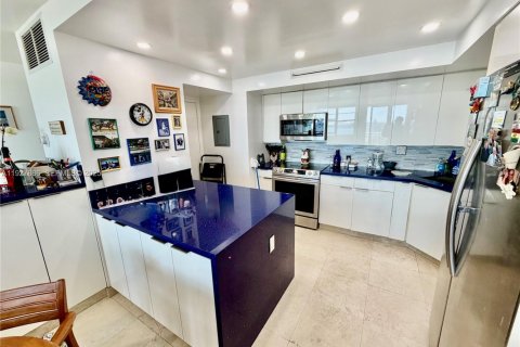 Condominio en venta en North Miami, Florida, 2 dormitorios, 110.37 m2 № 1988146 - foto 12