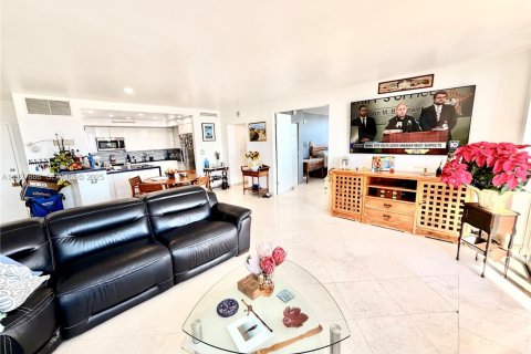 Condominio en venta en North Miami, Florida, 2 dormitorios, 110.37 m2 № 1988146 - foto 13