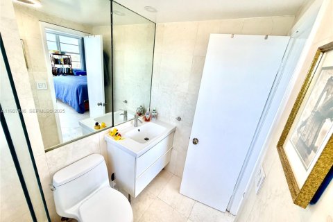 Condominio en venta en North Miami, Florida, 2 dormitorios, 110.37 m2 № 1988146 - foto 22