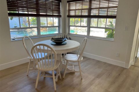 House in Palm Harbor, Florida 5 bedrooms, 305.56 sq.m. № 1716797 - photo 23