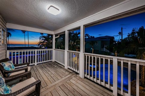 House in Palm Harbor, Florida 5 bedrooms, 305.56 sq.m. № 1716797 - photo 6
