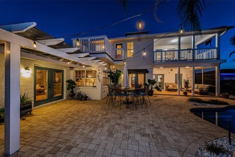 House in Palm Harbor, Florida 5 bedrooms, 305.56 sq.m. № 1716797 - photo 11