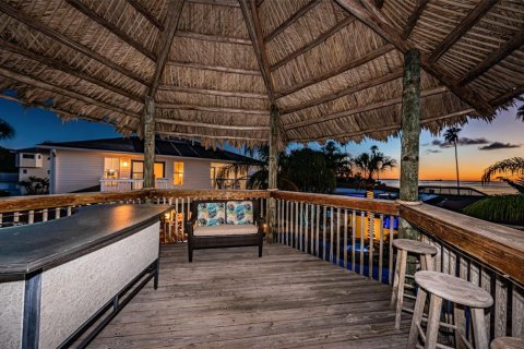 House in Palm Harbor, Florida 5 bedrooms, 305.56 sq.m. № 1716797 - photo 9
