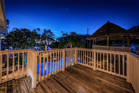 House in Palm Harbor, Florida 5 bedrooms, 305.56 sq.m. № 1716797 - photo 8