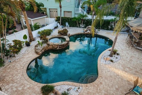 House in Palm Harbor, Florida 5 bedrooms, 305.56 sq.m. № 1716797 - photo 2