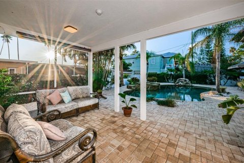 House in Palm Harbor, Florida 5 bedrooms, 305.56 sq.m. № 1716797 - photo 21